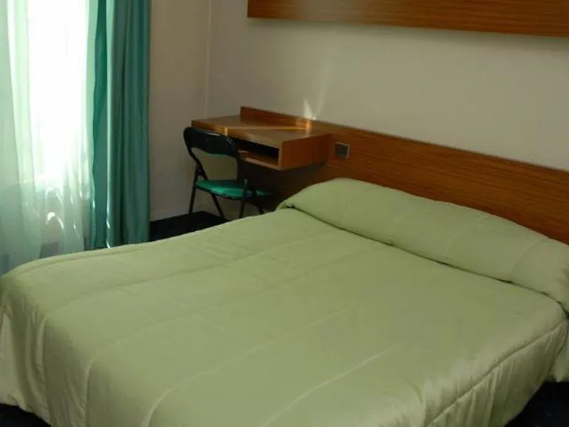 *** Hotel Hipotel Paris Père-Lachaise République Francia