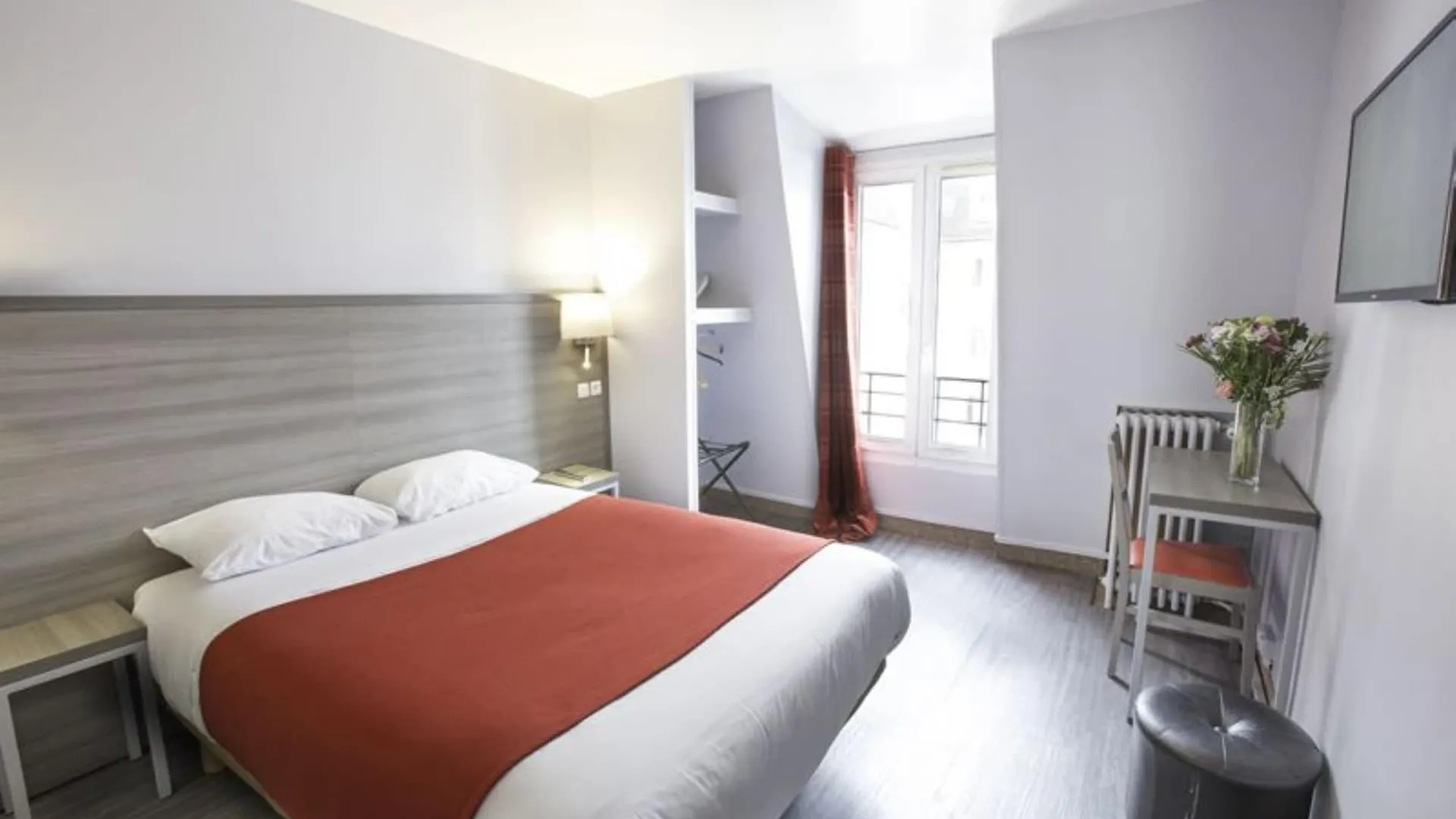 Hipotel Paris Pere-Lachaise Republique Otel