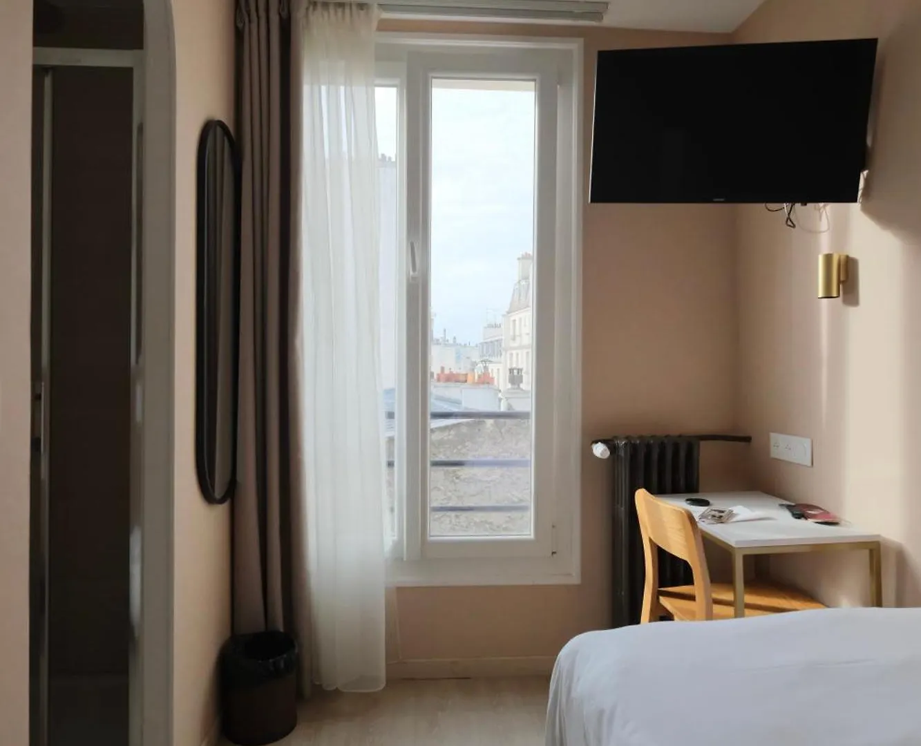 Hipotel Paris Pere-Lachaise Republique Otel