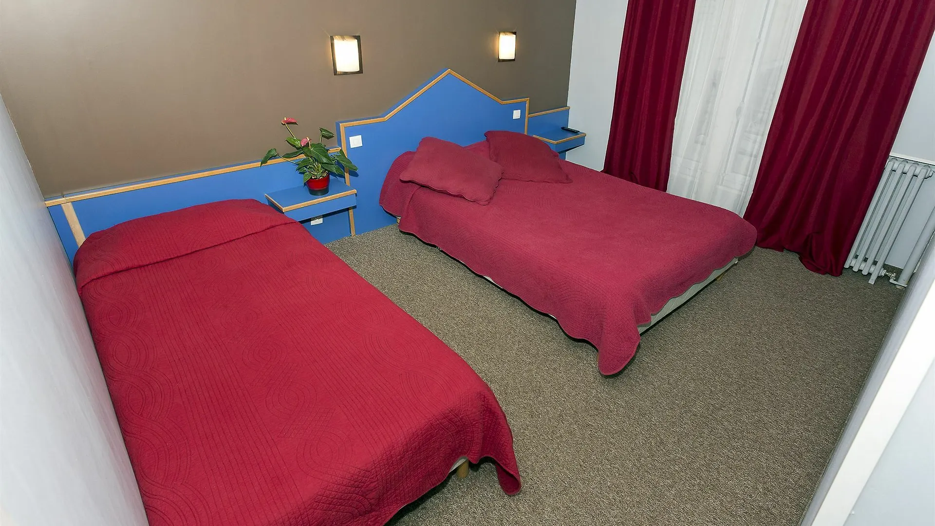 Hipotel Paris Pere-Lachaise Republique Otel