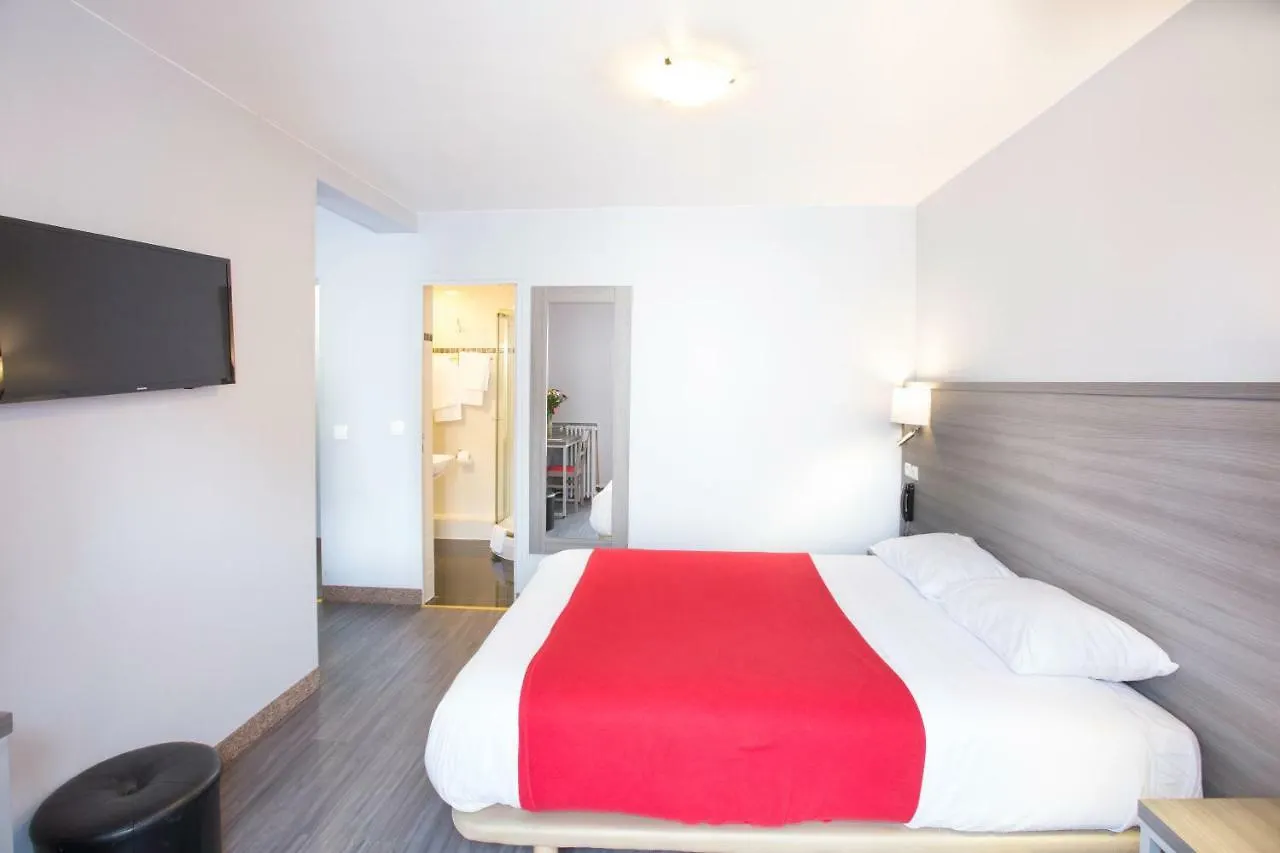 *** Otel Hipotel Paris Pere-Lachaise Republique Fransa