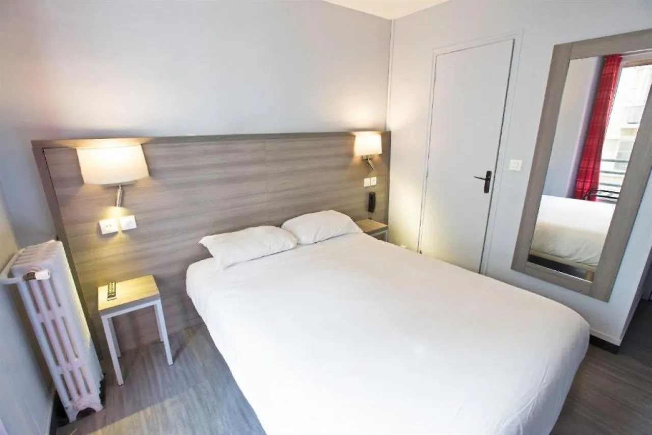 Hipotel Paris Pere-Lachaise Republique 3*,